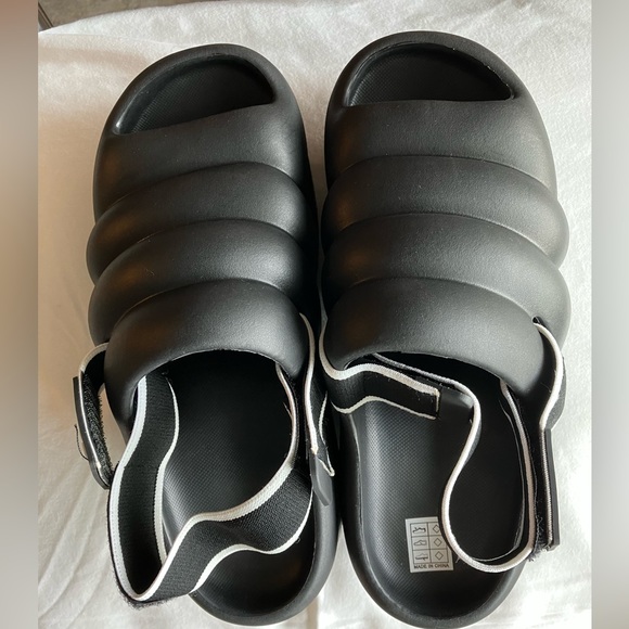 Black Non- branded platform sandals! - Picture 7 of 7